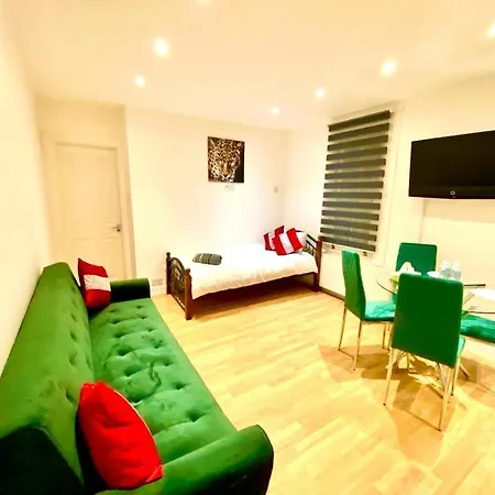 One Bedroom Apartment Queen'S Park In Central London